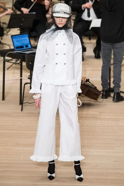 Look 50